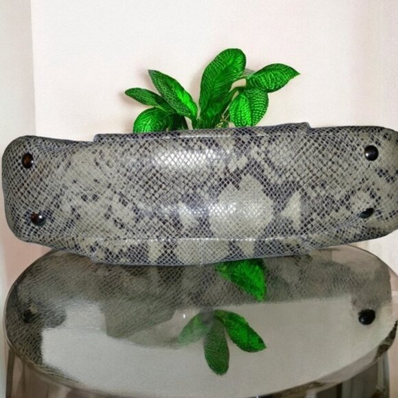 Coach (2012) Snake Embossed Leather Shoulder Bag w/Hang Tag (EUC) - Picture 4 of 9